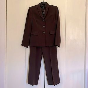 Kasper Classics Brow Suit, 4P